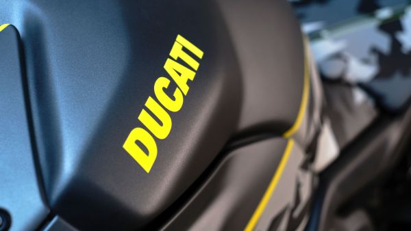 ducati-unica-09-gallery-1920x108068E9C4A9-B640-5E4E-45A4-7DD43C5E91B5.jpg