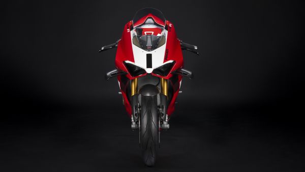 ducati-panigale-v4r-my23-tech-specs-gallery-08-1920x1080-213F97B78-B10C-40B2-1389-B942C2C0E932.jpg