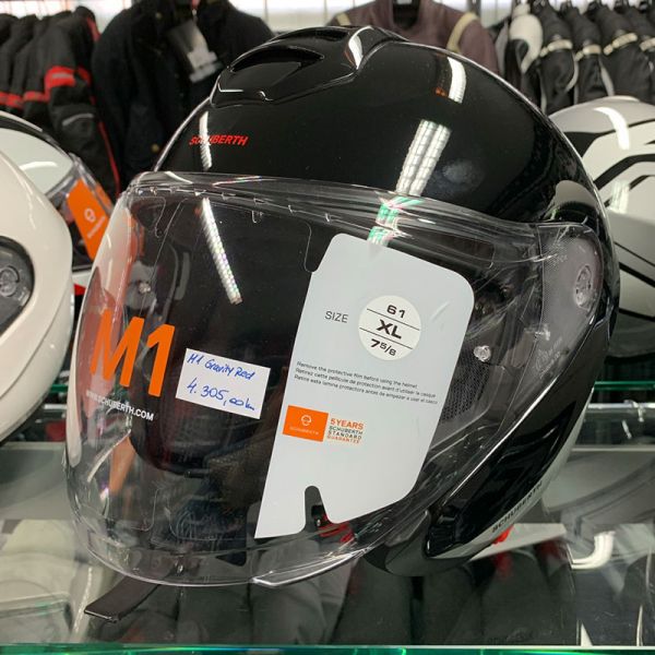 schuberth-m1-crna-xl6294dc18-2ba1-46a9-1b04-3599d37c28b4D545EEDE-5C16-5262-61FA-6C4157BC3753.jpg