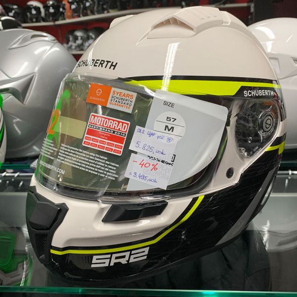 schuberth-sr2-crnozuta-maa8b4728-df5b-9a33-3612-d9251bdef1aa96F8CFBE-73C4-4B2B-1882-EF377FAF0BFB.jpg