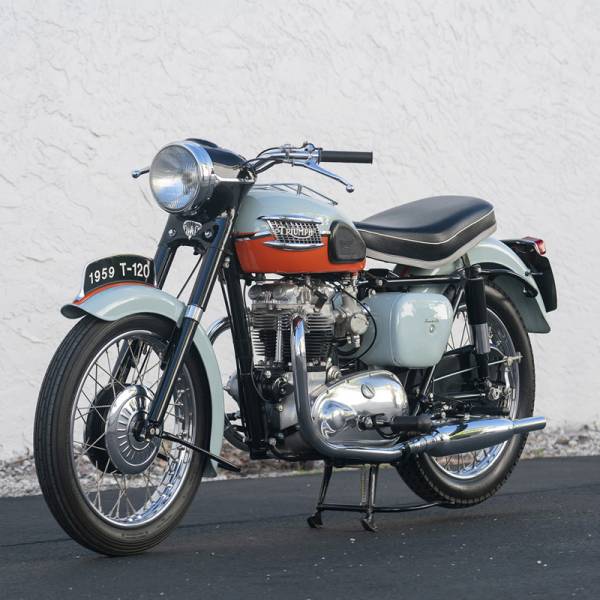 Triumph_Bonnevill-3_original