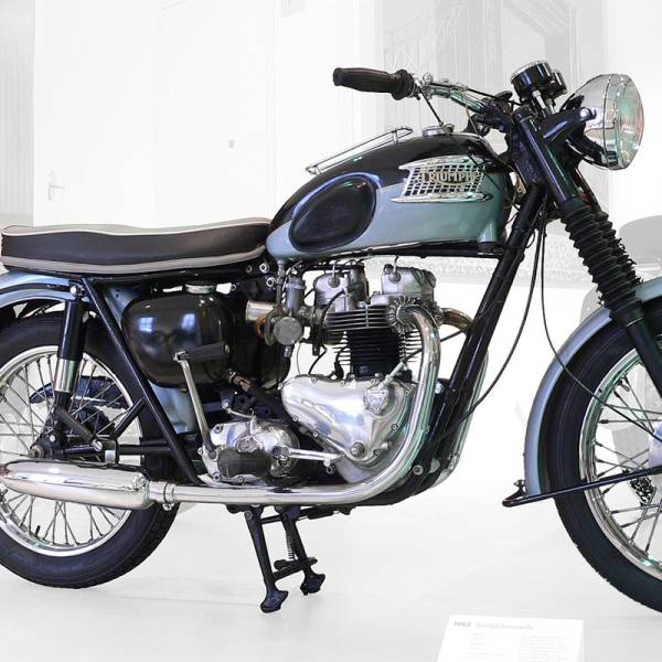 Triumph_Bonneville-2_original